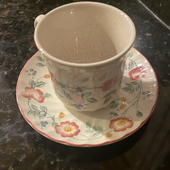 Churchill in Staffordshire fine tableware England six cups with saucers. - Picture 4 of 6